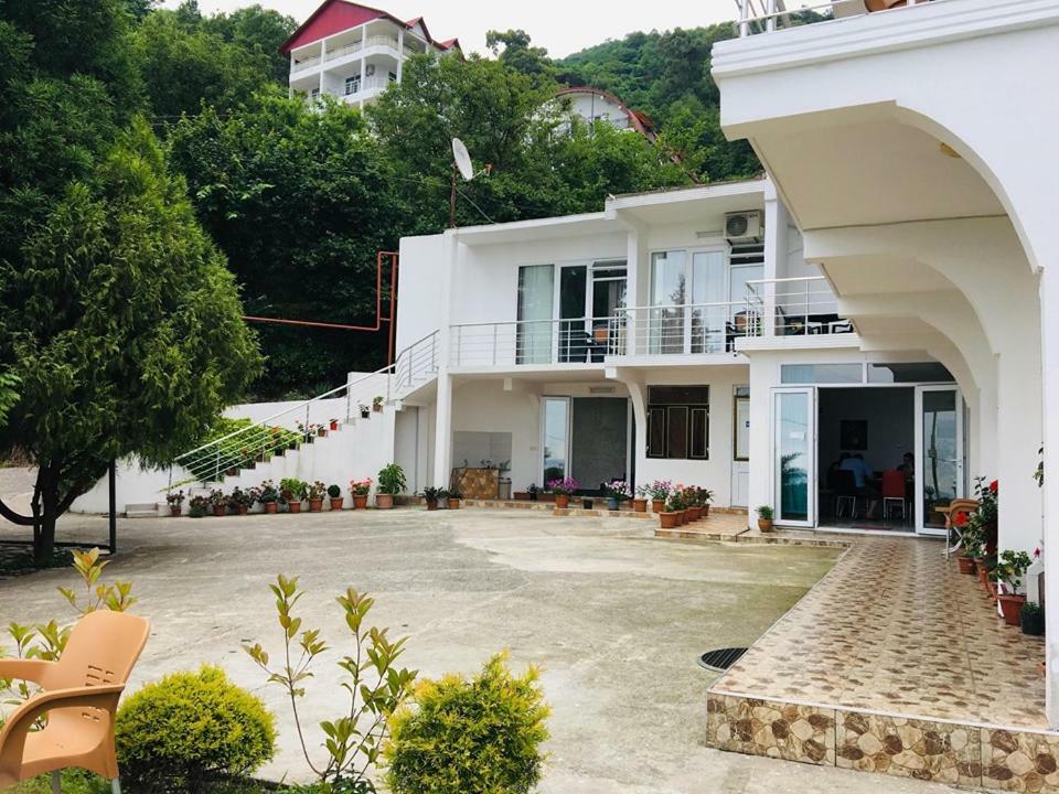 Hotel Rezo'S House Kvariati Exterior foto